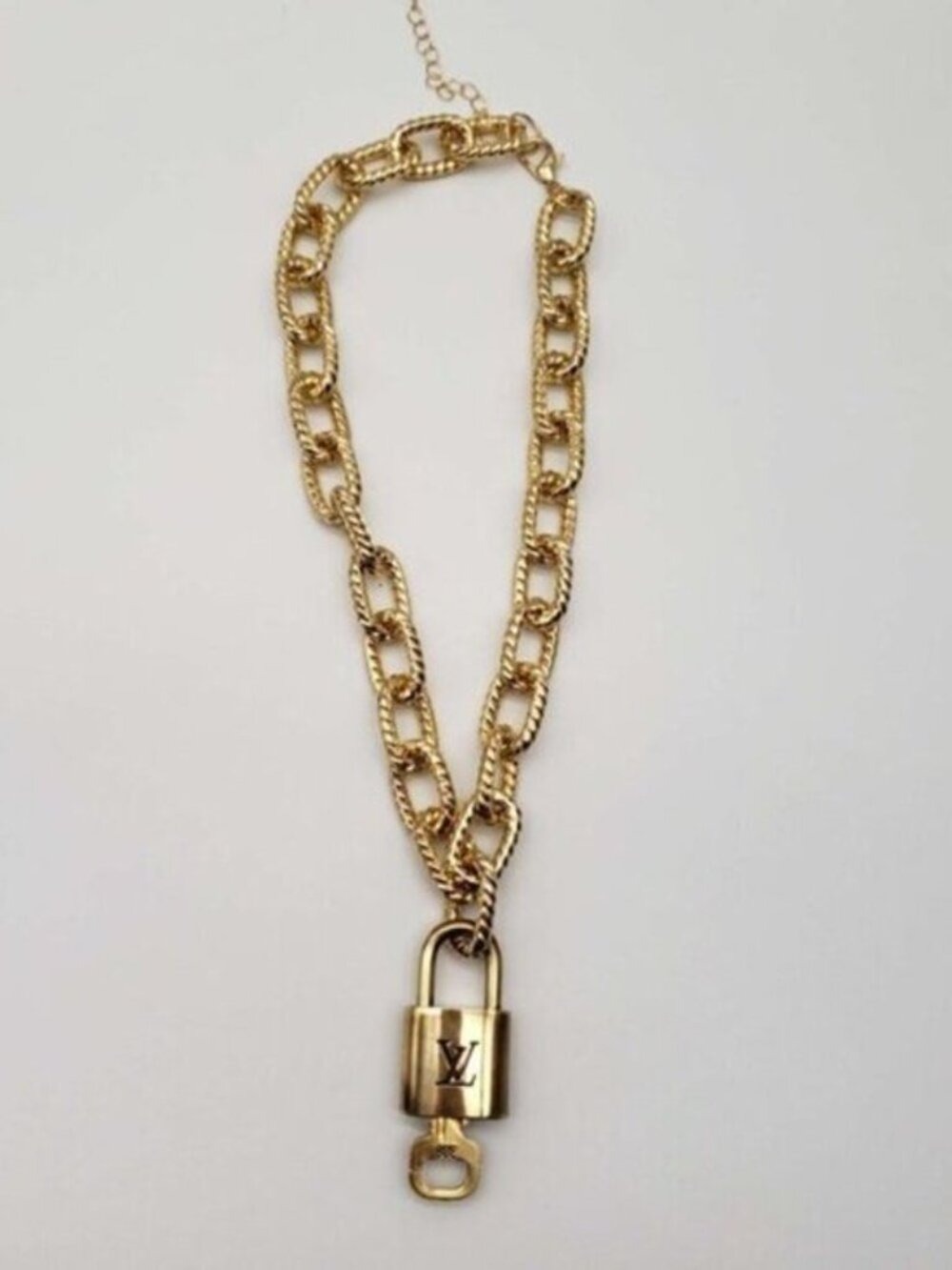 Gold-Plated Necklace with Authentic Louis Vuitton Padlock - Picture 8 of 11